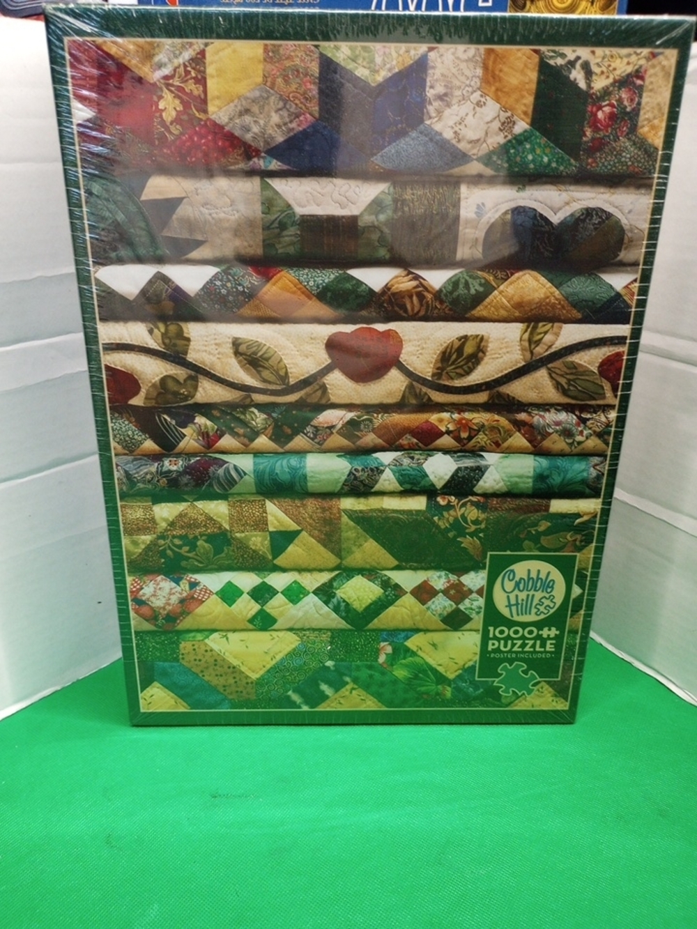 Cobble Hill Green Quilted Pattern 1000-Piece Jigsaw Puzzle